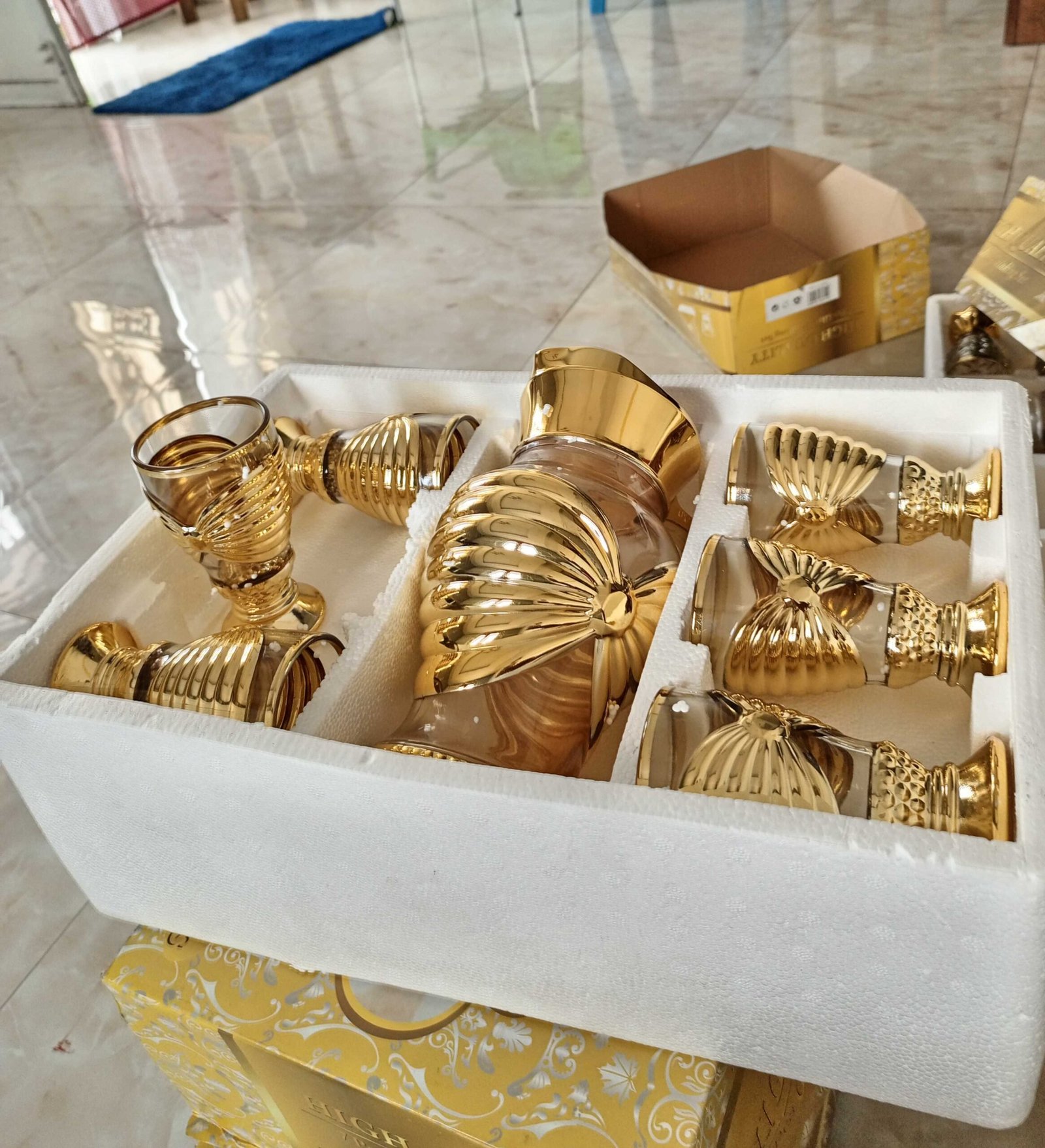 Les verres et tasse 7 pcs