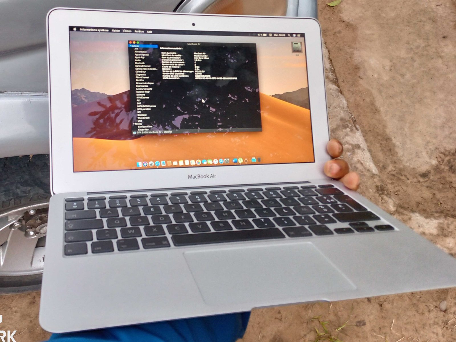 MacBook Air 11 pouces en provenance des 🇺🇸 en très bon état, très très propre. Ultra slim