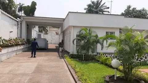 Belle Villa à vendre de 5 chambres dotées d’une grande Piscine et d’autres options. Dans le ville province de Kinshasa au quartier macampagne proche du Camp luano sur la route Nguma.