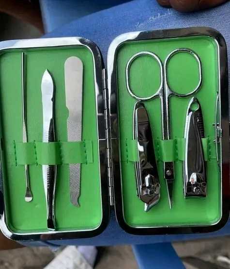 Boite a manicure et pédicure