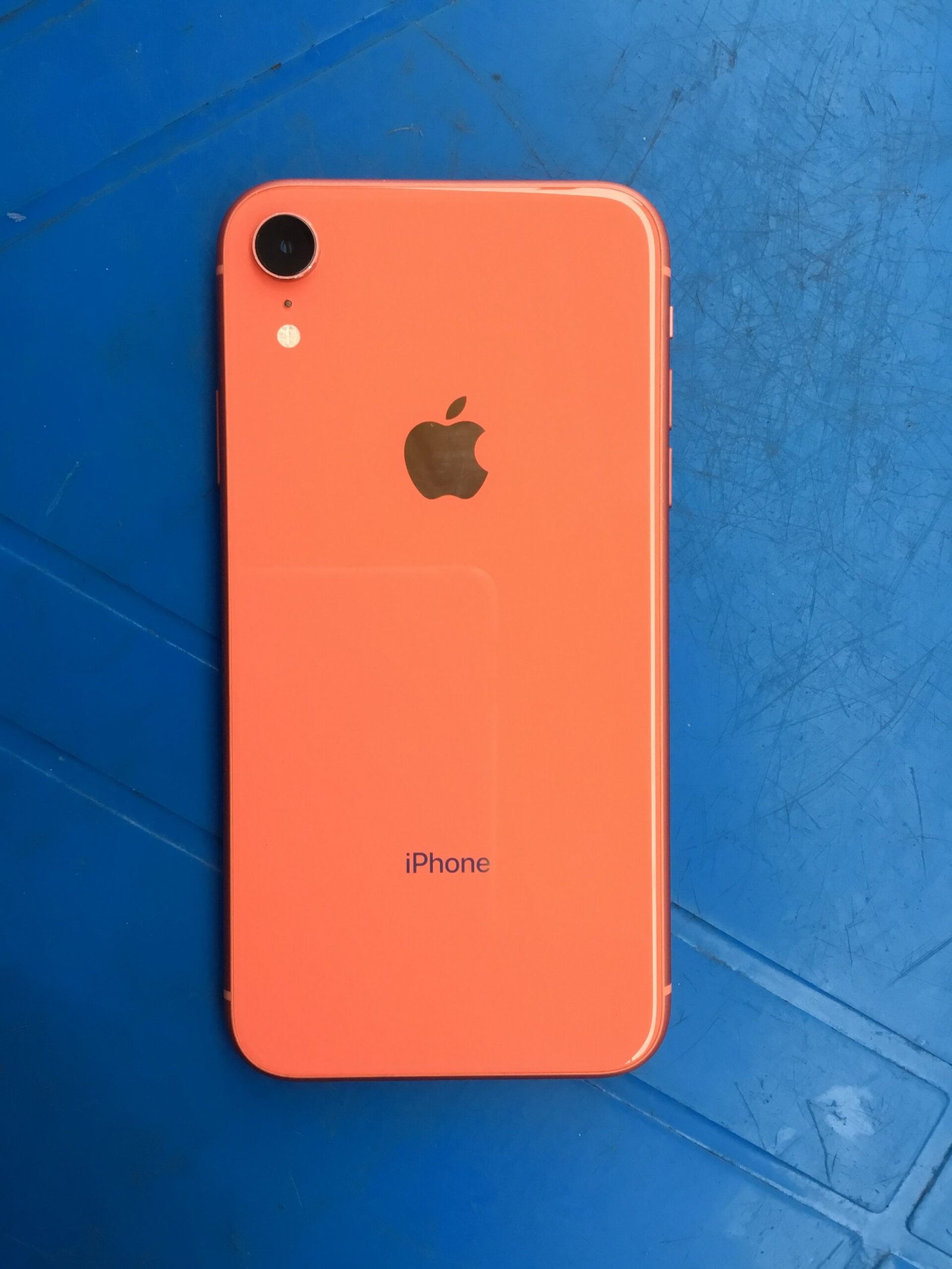 IPHONE XR 128Go très clean Life 84% en provenance des USA