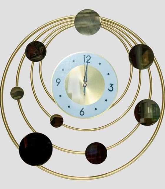 Des Horloges de très bonne qualité en métal