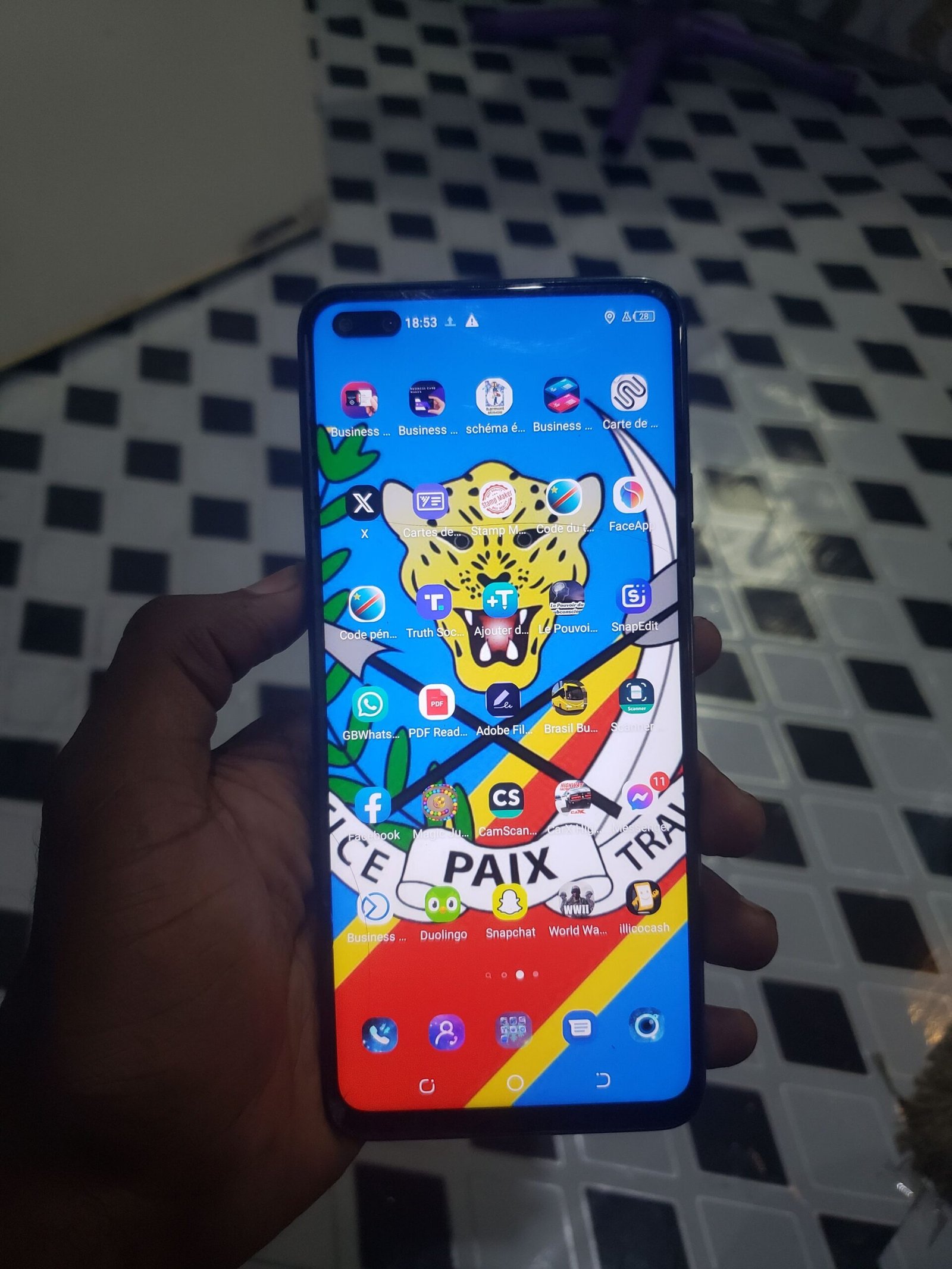 CAMON 16 premier avec petite fissure