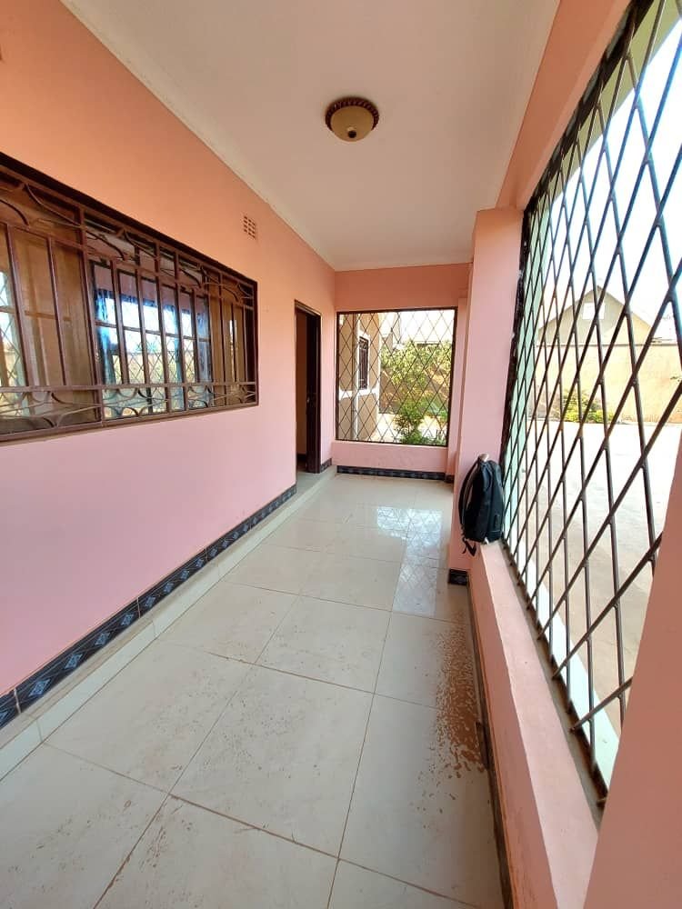 Jolie Appartement Mise En Location Au golf plateau2 après l’autoroute Loyer 400$ et la garantie de 3+1mois Anticipatif