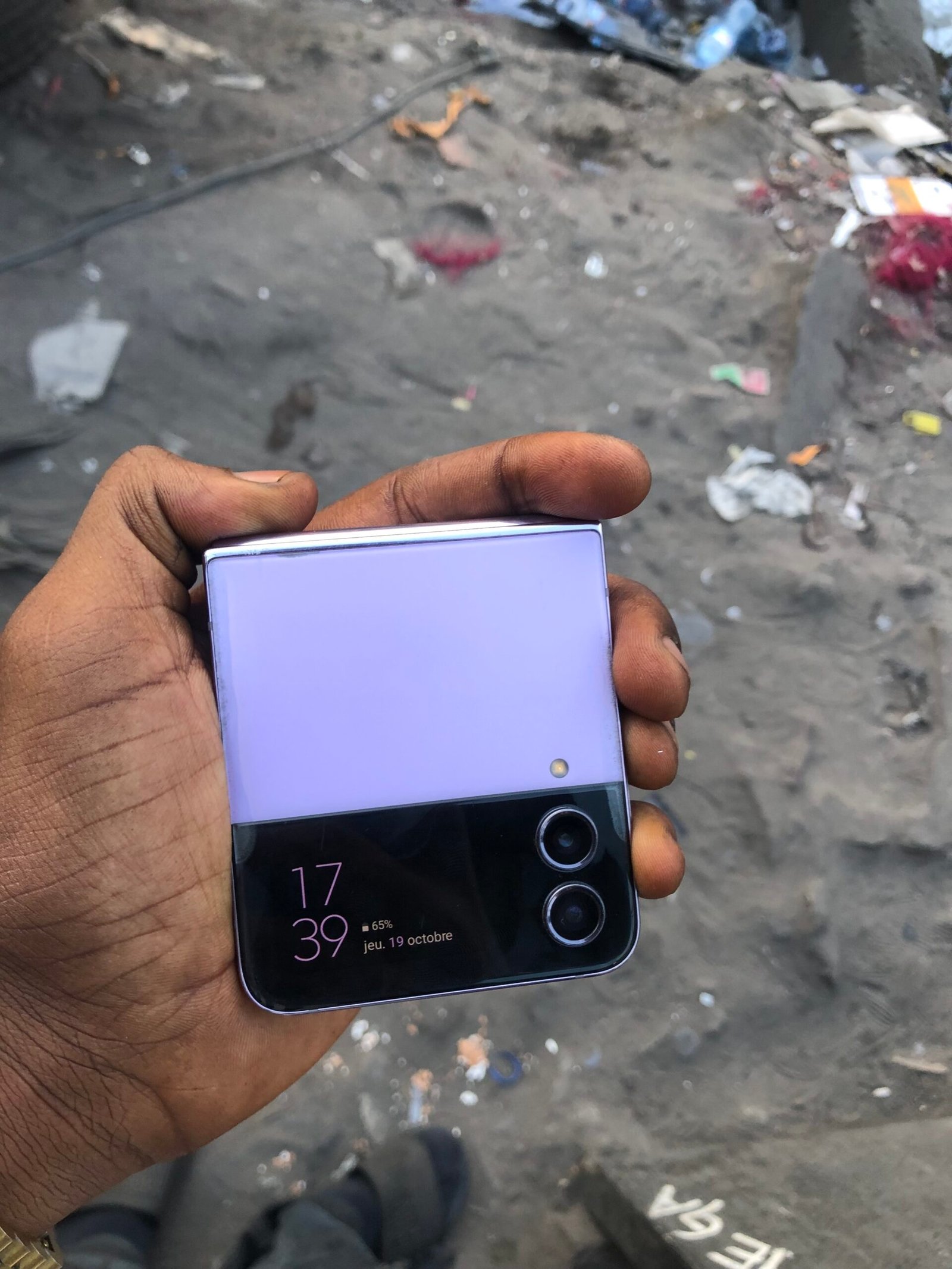 Samsung Galaxie Z flip4 5G de connexion 256Go Ram 8giga en provenance Allemagne 🇩🇪 certifié.