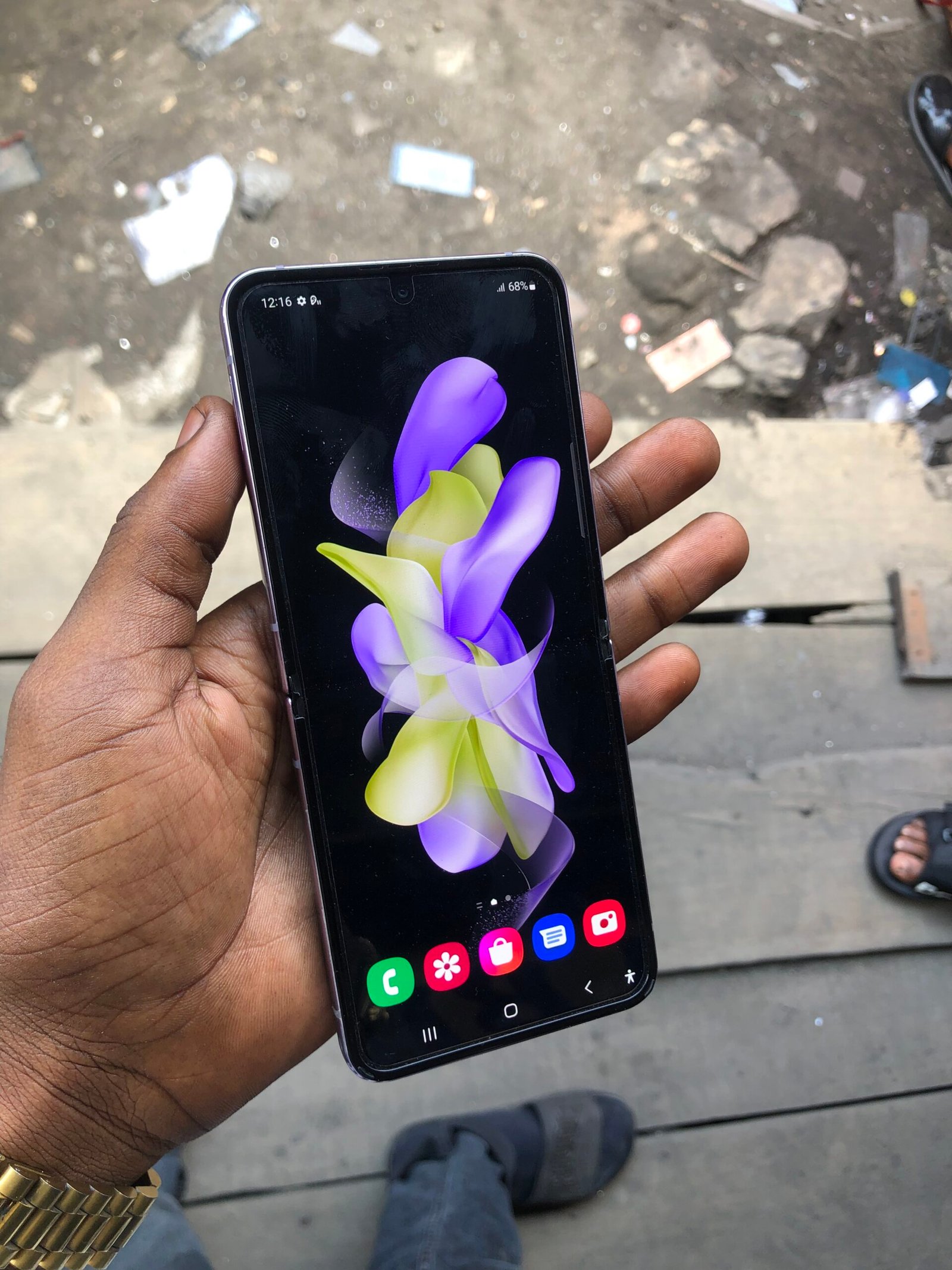 Samsung Galaxie Z flip4 5G de connexion 256Go Ram 8giga en provenance Allemagne 🇩🇪 certifié.