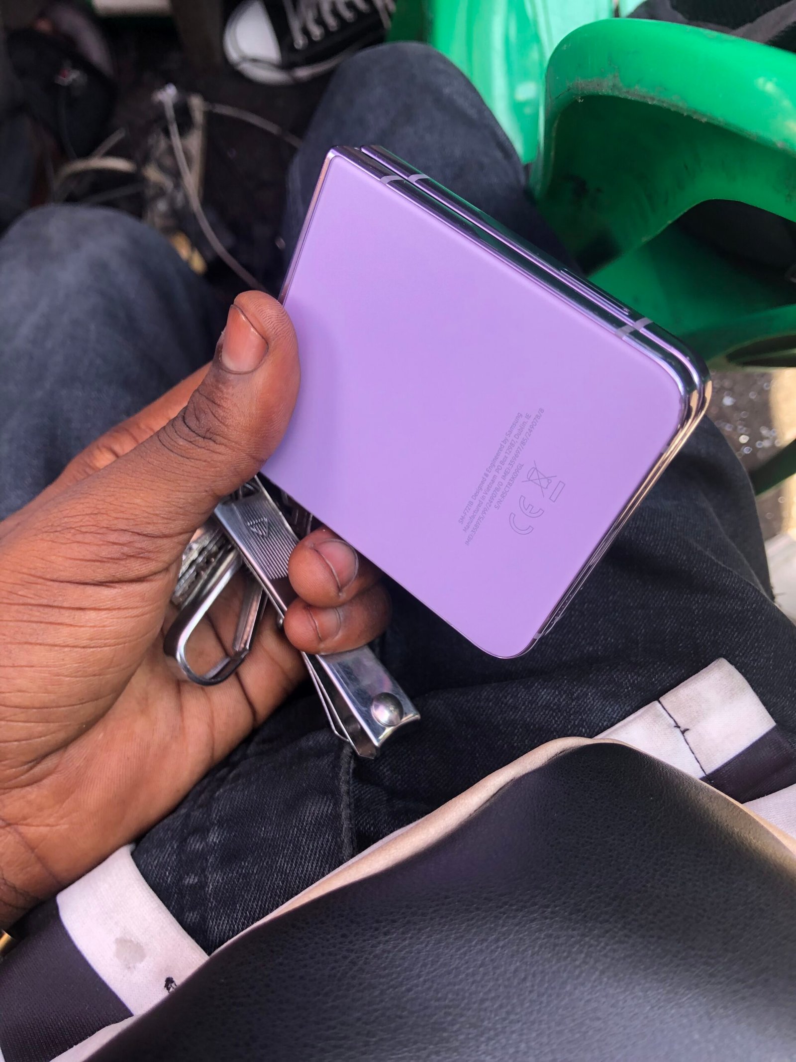 Samsung Galaxie Z flip4 5G de connexion 256Go Ram 8giga en provenance Allemagne 🇩🇪 certifié.