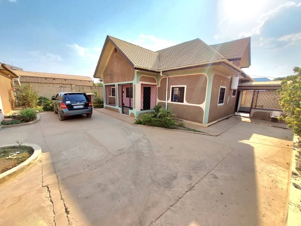 Jolie Appartement Mise En Location Au golf plateau2 après l’autoroute Loyer 400$ et la garantie de 3+1mois Anticipatif