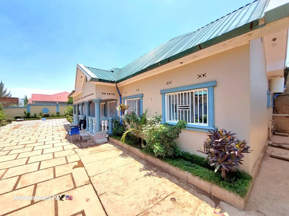 Jolie Appartement Mise En Location au golf plateau 1 près de l’asphalte poids lourd Ref: Concession SAF