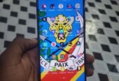 CAMON 16 premier avec petite fissure