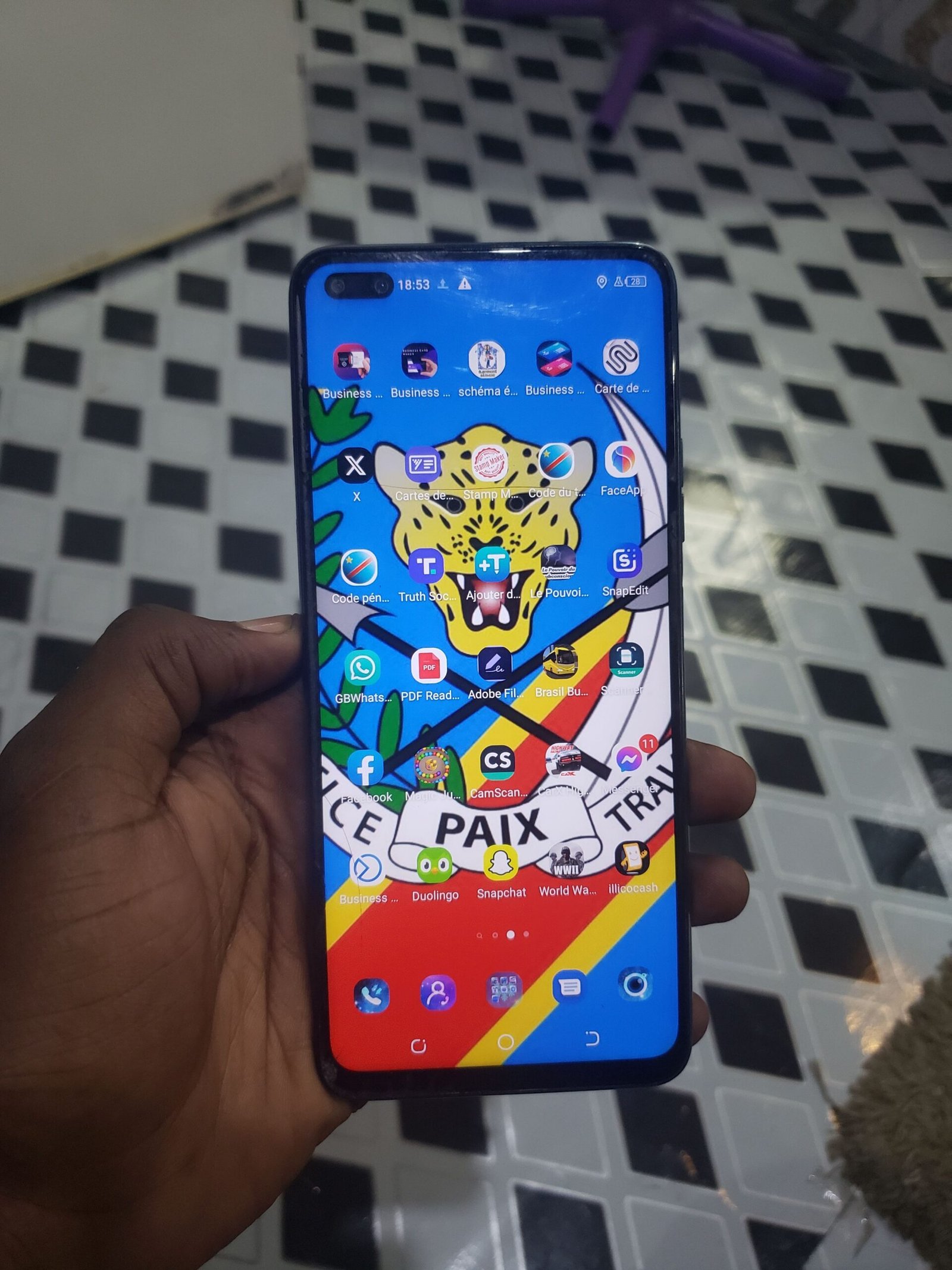 CAMON 16 premier avec petite fissure