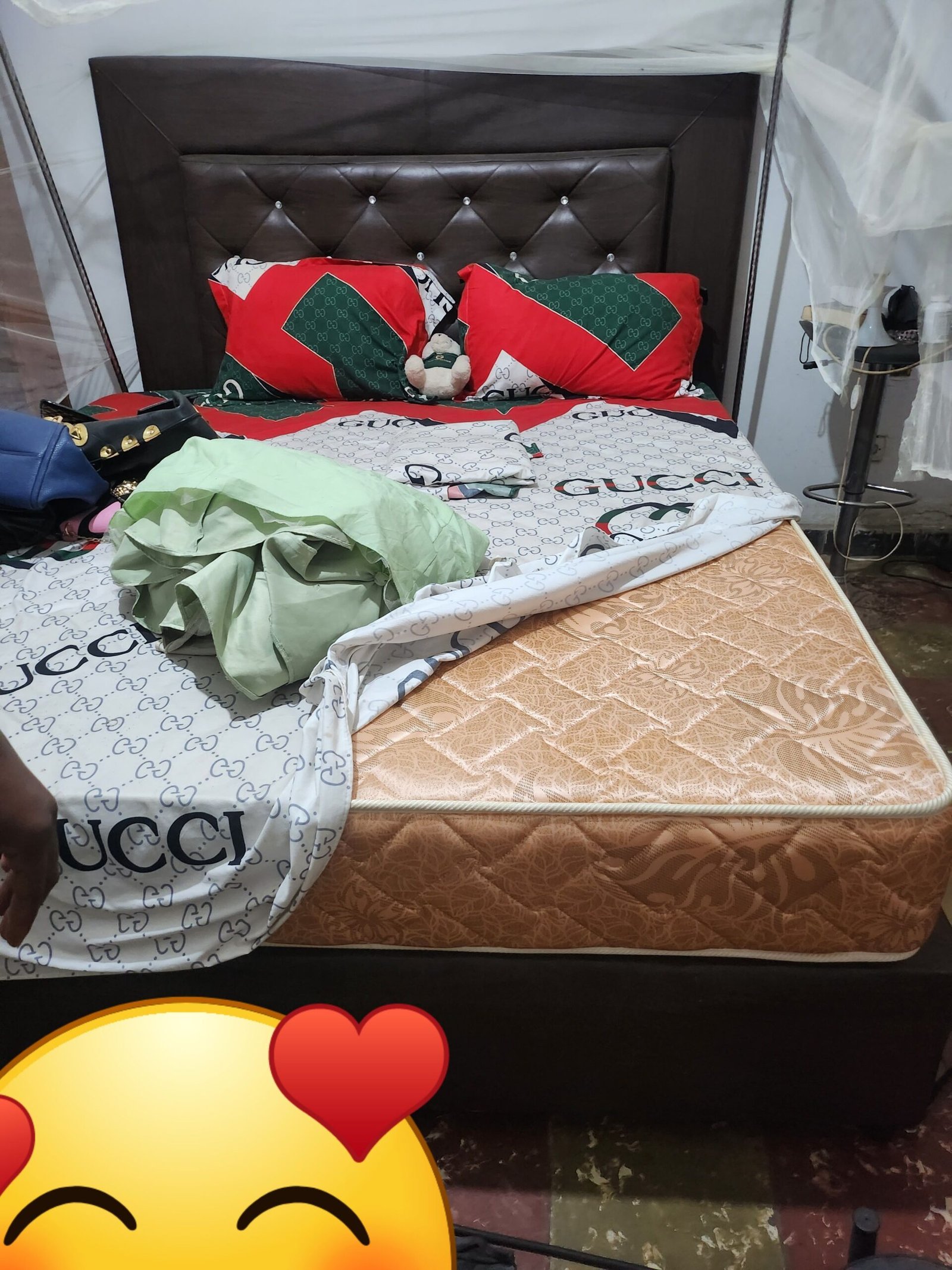 A vendre lit et matelas raison de voyage