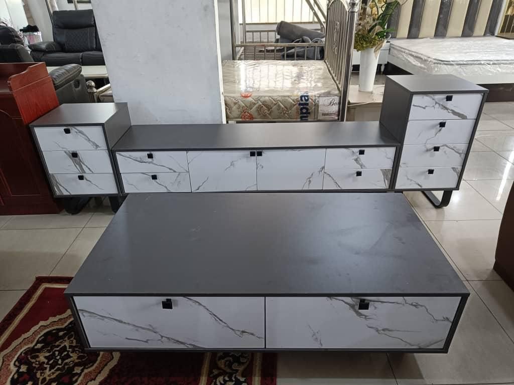 Table télé et table salon disponible