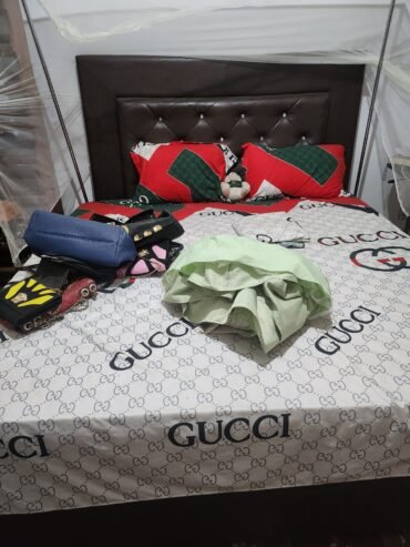 A vendre lit et matelas raison de voyage