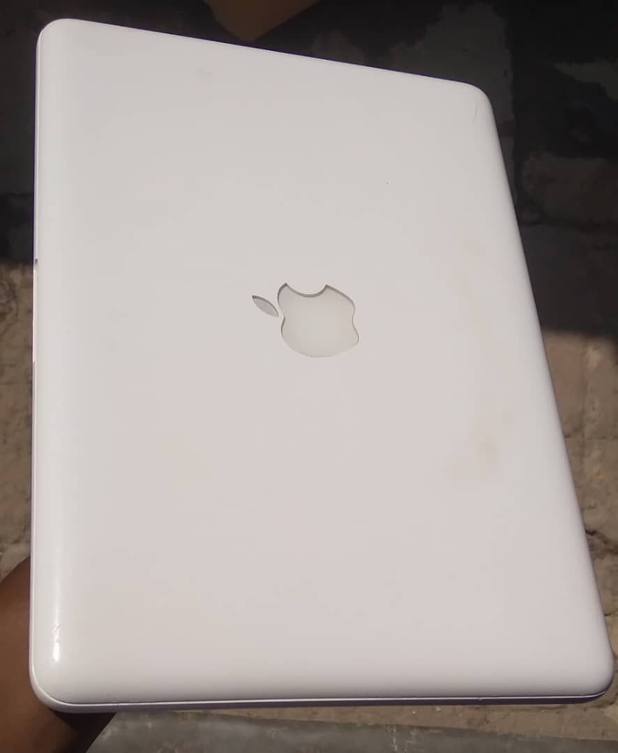 MAC BOOK