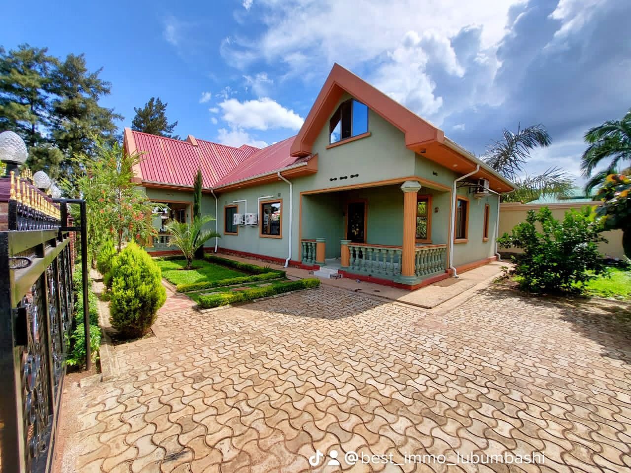 MAISON À LUBUMBASHI AU GOLF MÉTÉO1