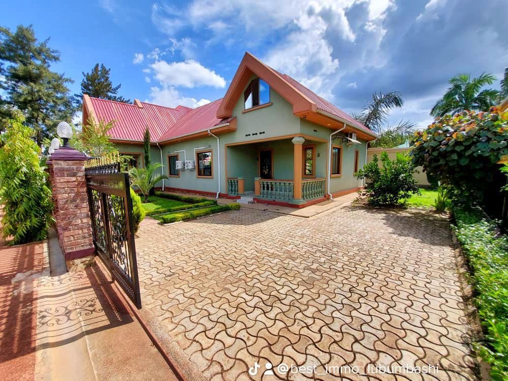 MAISON À LUBUMBASHI AU GOLF MÉTÉO1