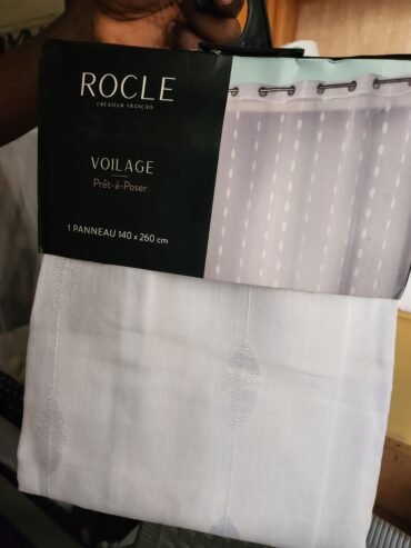 A vendre rideau voile prêt à pose