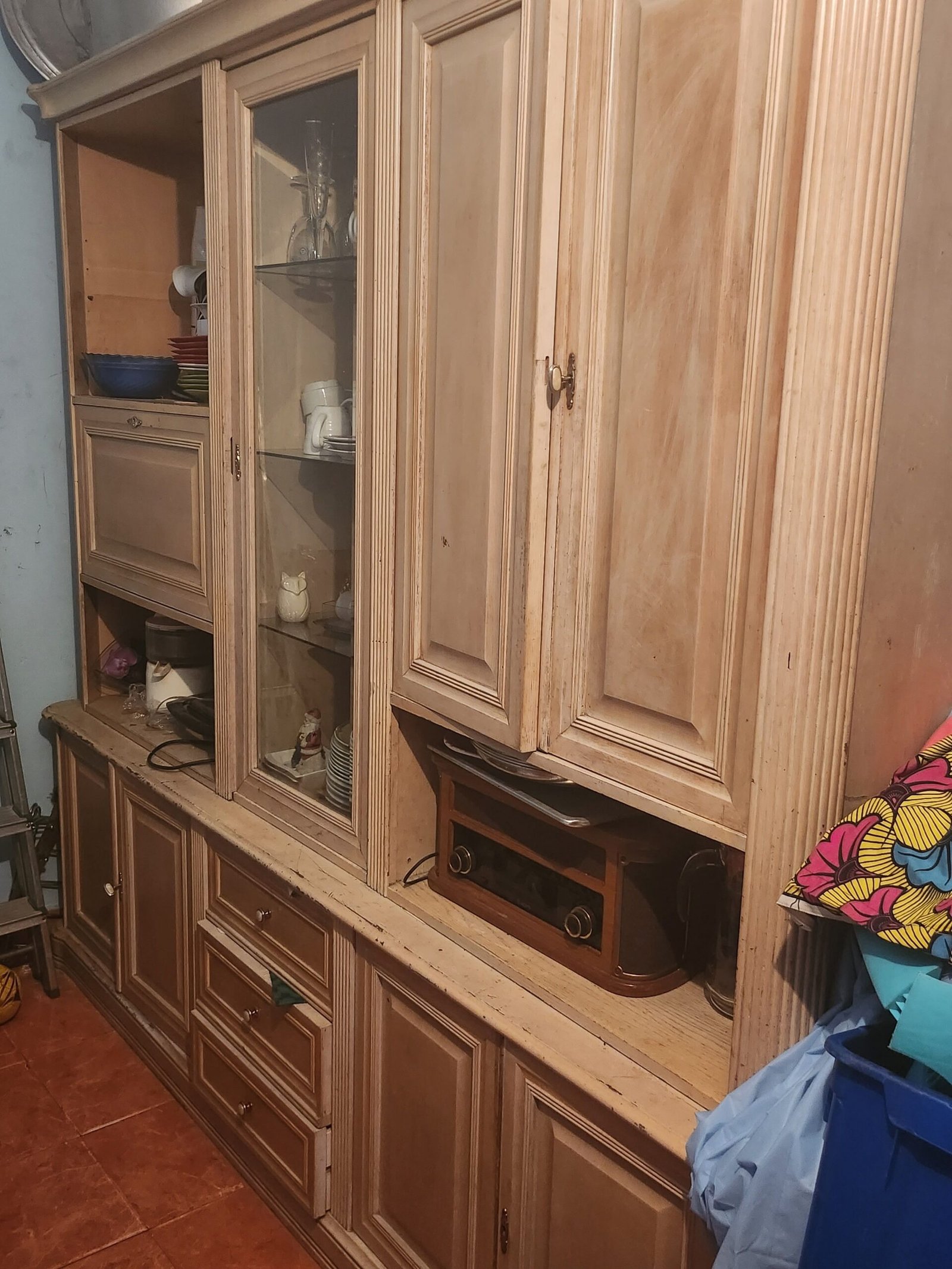 A vendre armoire vitrine
