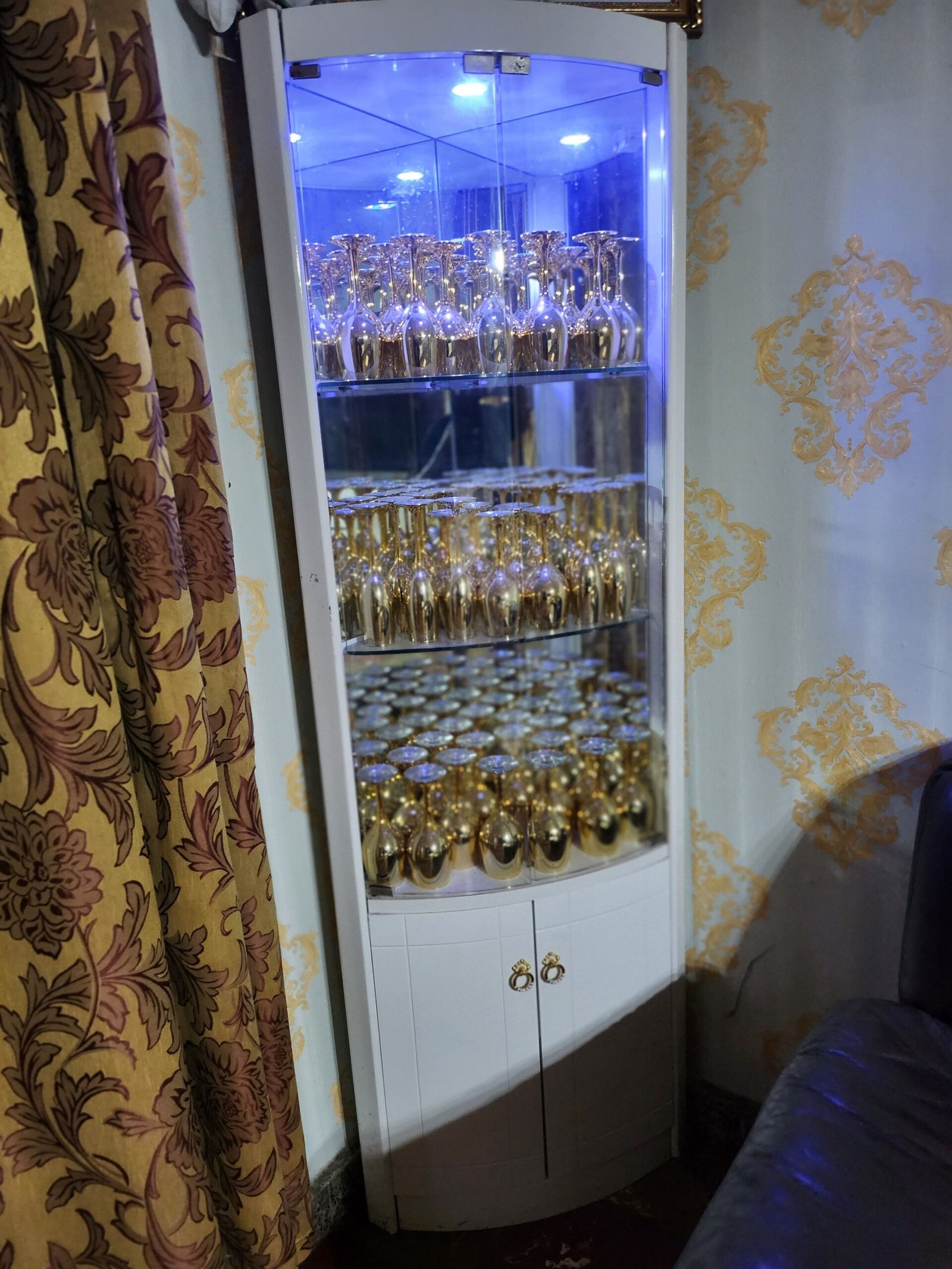 Vitrine à vendre raison de voyage