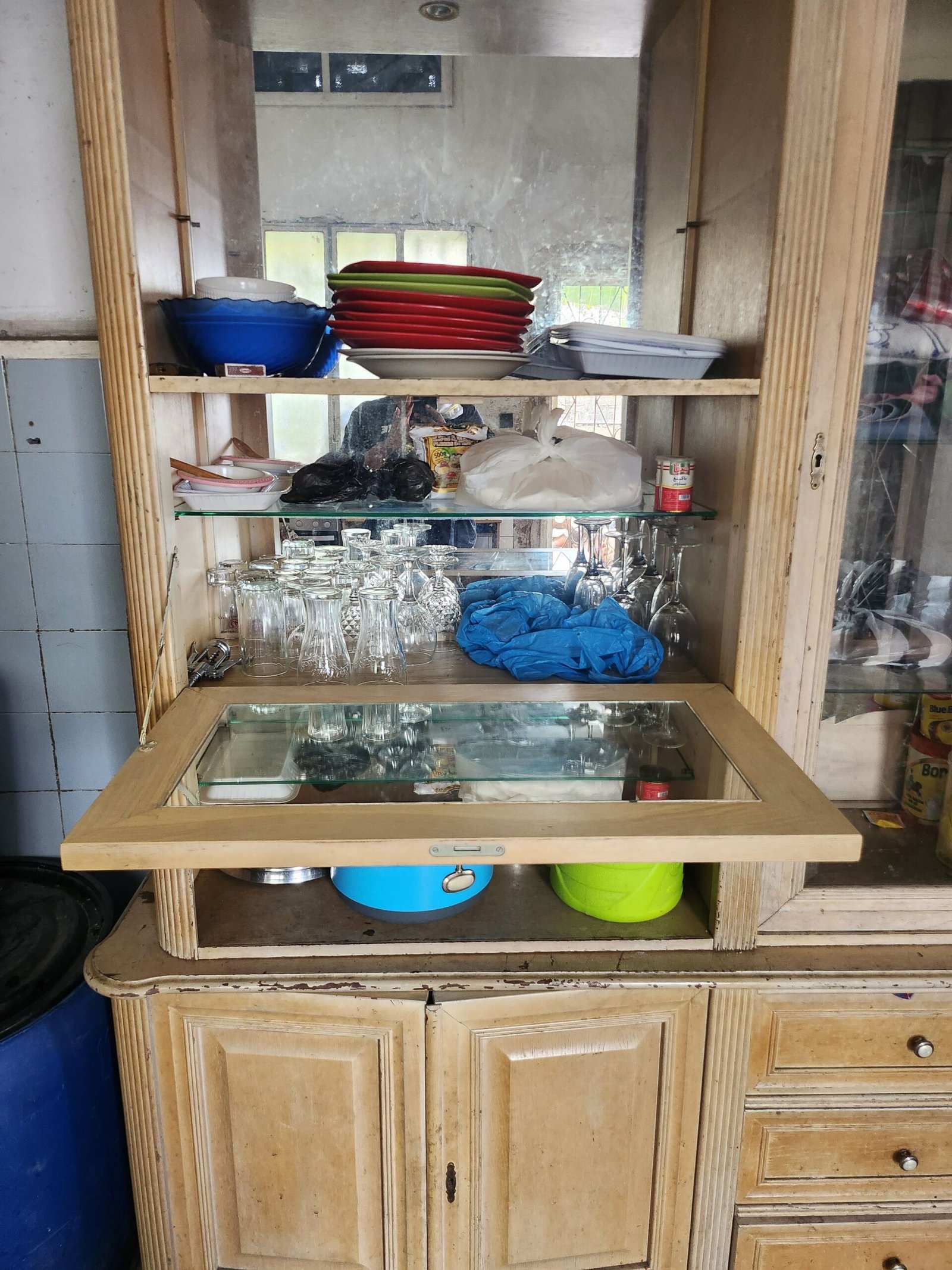 A vendre armoire vitrine
