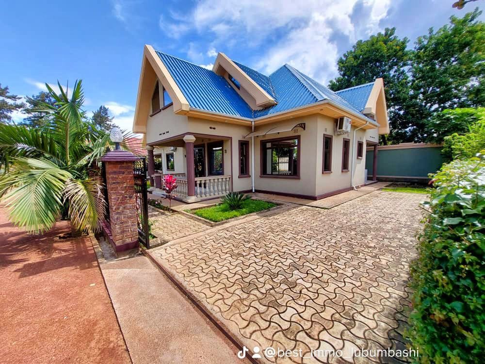 MAISON À LUBUMBASHI AU GOLF MÉTÉO1