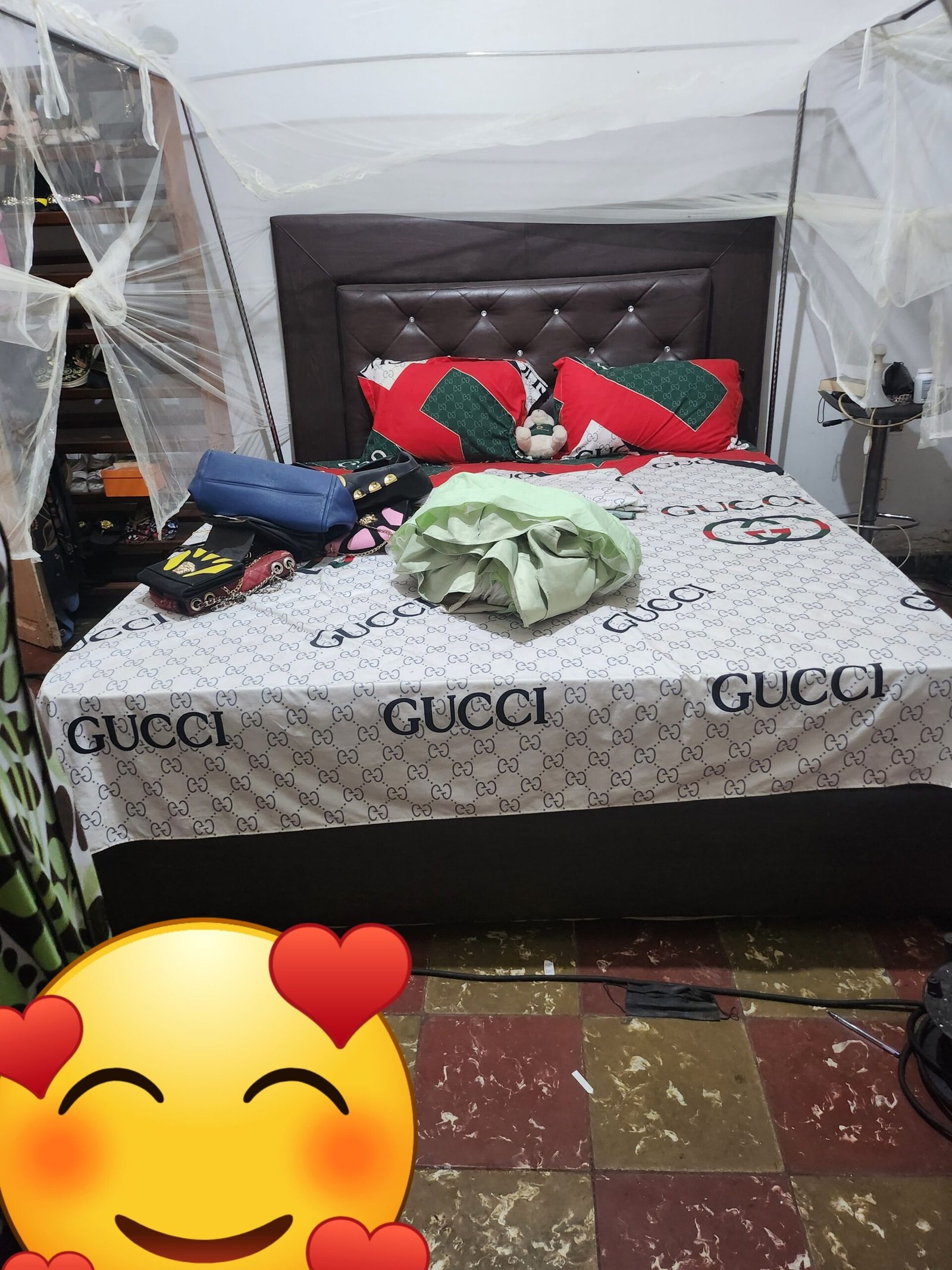 A vendre lit et matelas raison de voyage