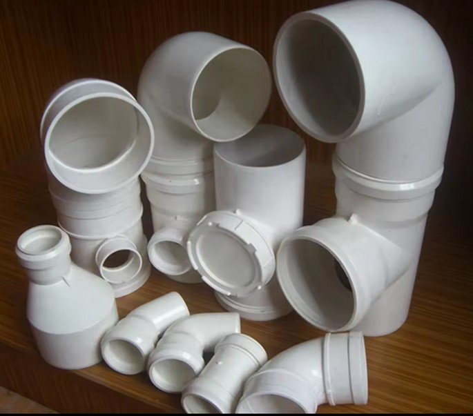 Fabrication de raccords en PVC, fabrication de plastique.